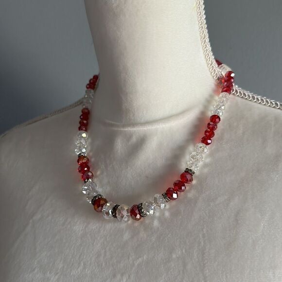 Faceted Beaded Necklace!  - Picture 6 of 8